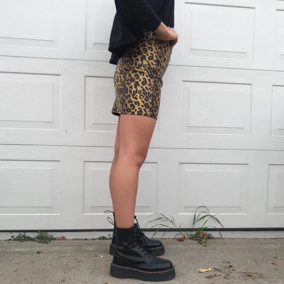 Leather cheetah mini skirt (the ragged priest) - Picture 3 of 3